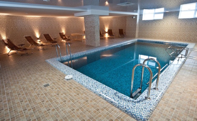 бассейн в банном комплексе